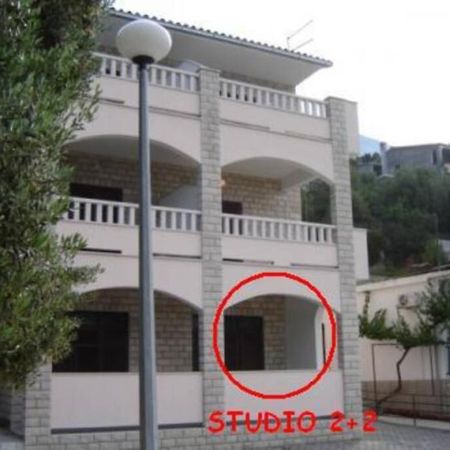 Studio Ground Floor With Terace Брела Екстериор снимка